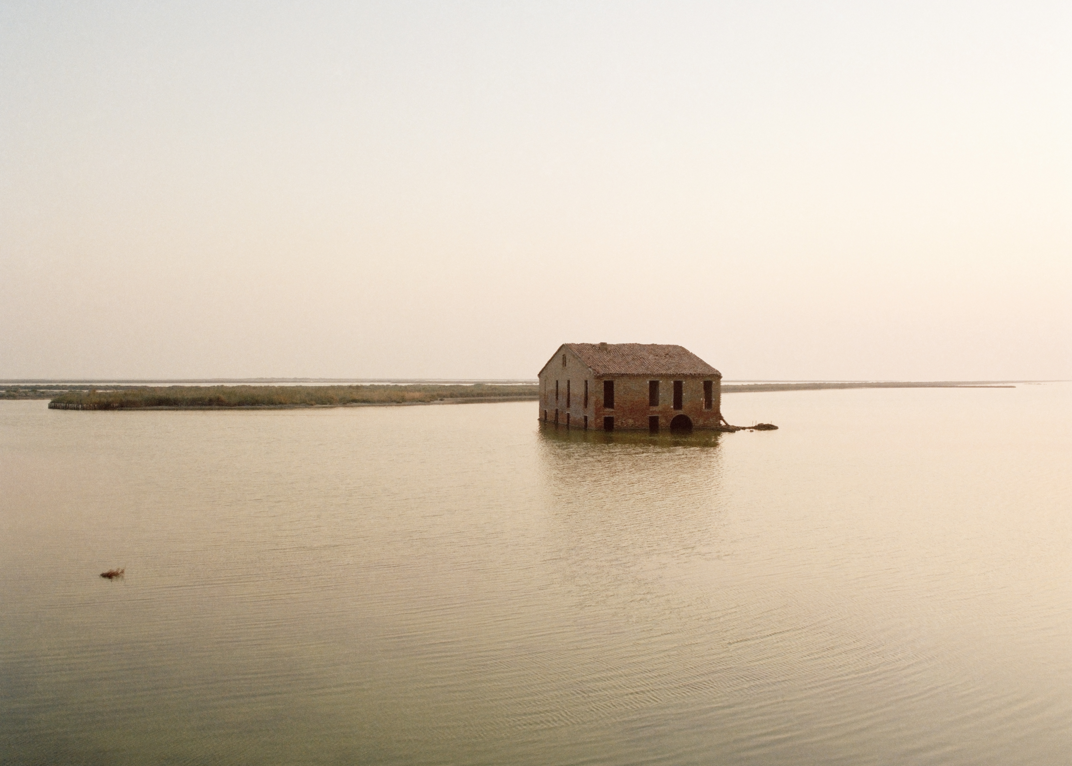 09_LuigiGhirri_Argine-Agosta-Comacchio_1