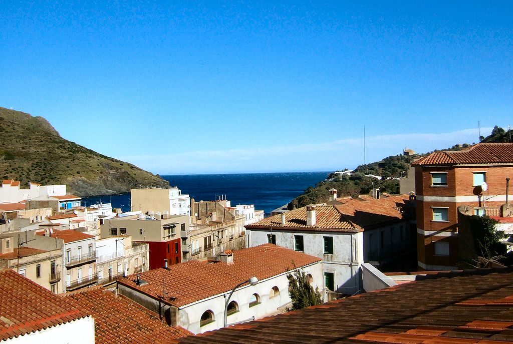 1024px-PortBou.jpg