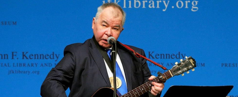 Coronavirus, muore a Los Angeles il cantautore John Prine. Vinse due premi Grammy