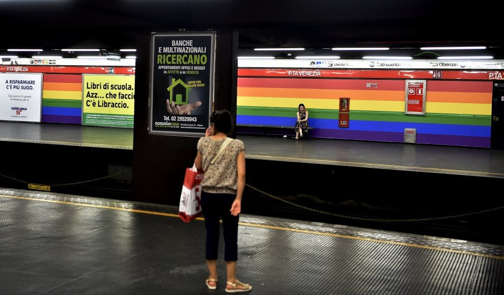 MetrÃ², Porta Venezia diventa fermata arcobaleno: l'allestimento per il Milano Pride diventa permanente