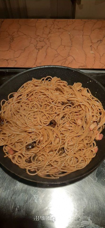 L'immagine può contenere: cibo e spazio al chiuso