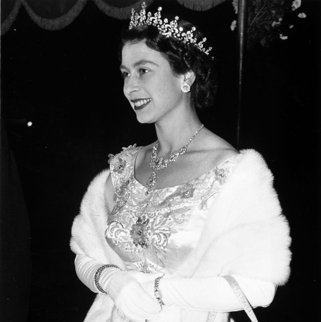 10 foto significative nella vita della Regina Elisabetta