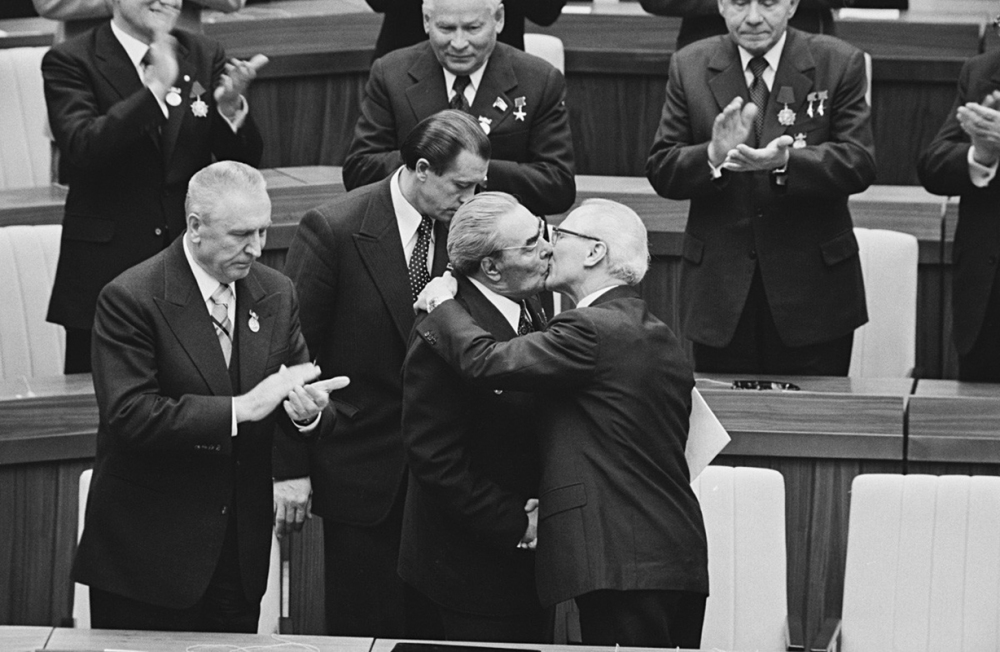 Brezhnev-Honecker.jpg?fit=1228%2C800&ssl=1