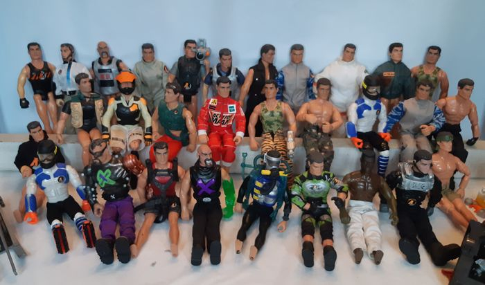 Hasbro - Lotto Giant Action Man incl. Docter-X